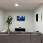 Cozy Apartment In South West Calgary